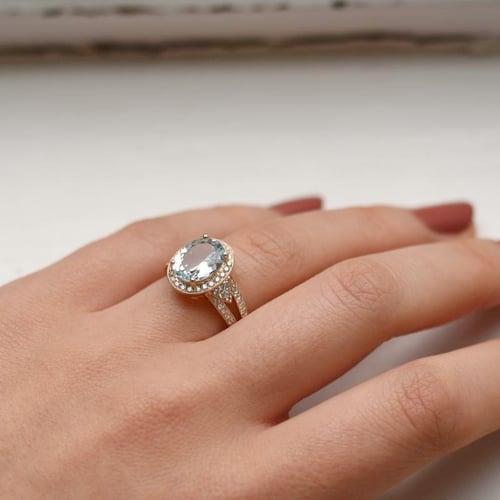Goldring mit Aquamanrin und Diamanten Borgny