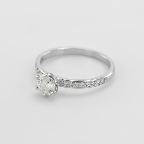 Goldener Verlobungsring mit Moissanit und Lab Grown Diamanten Vanan