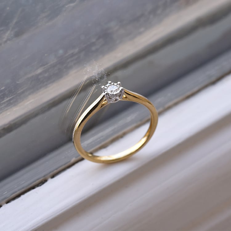 Perfekter Ring mit einem Diamanten Helena 84799