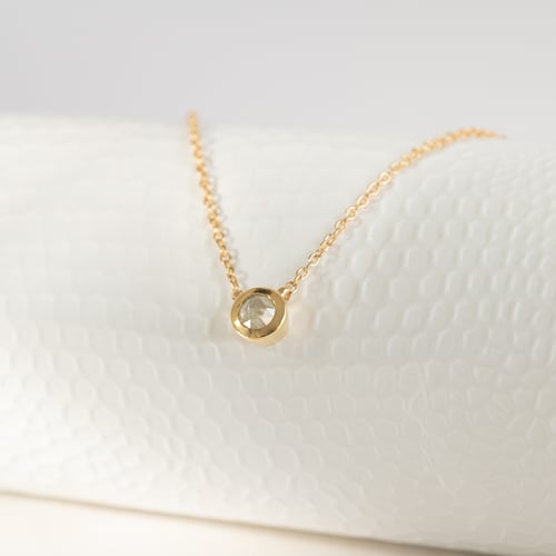 Zarte Kette mit einem Salt and Pepper Diamanten Glosie