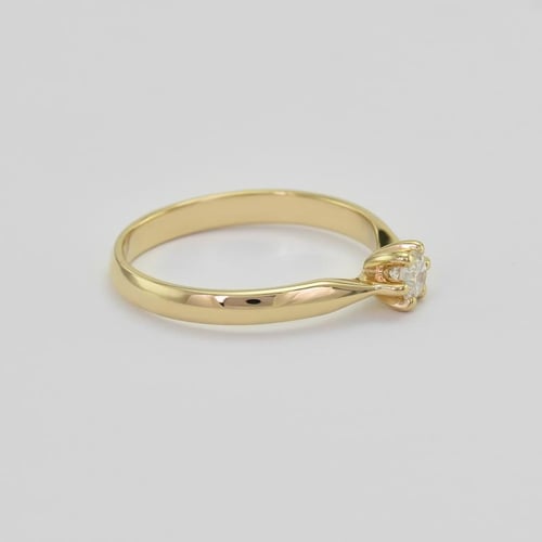 Goldener Verlobungsring mit Moissanit Iravan