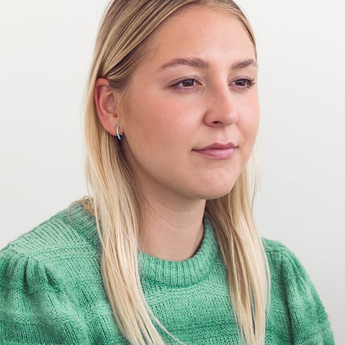 Ohrstecker mit blauer Keramik und Diamanten Edela