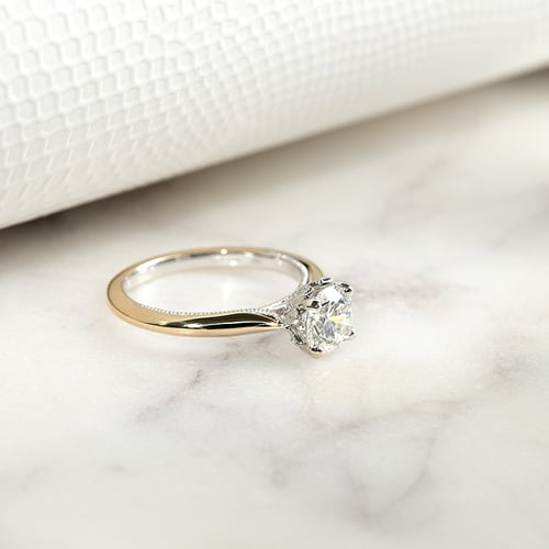Verlobungsring mit seitlichen Diamanten Libby