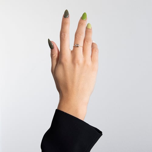 Ring mit Salt and Pepper Diamanten und Lab Grown Diamanten Kenya