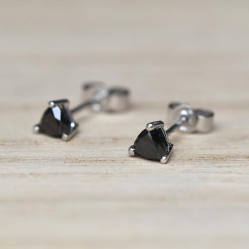 Goldene Ohrstecker mit schwarzen Diamanten Vock