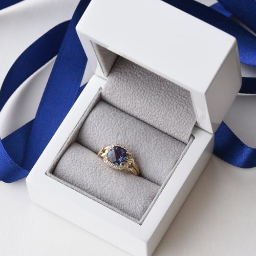 Ring mit einem Alexandrit und Lab Grown Diamanten Odran