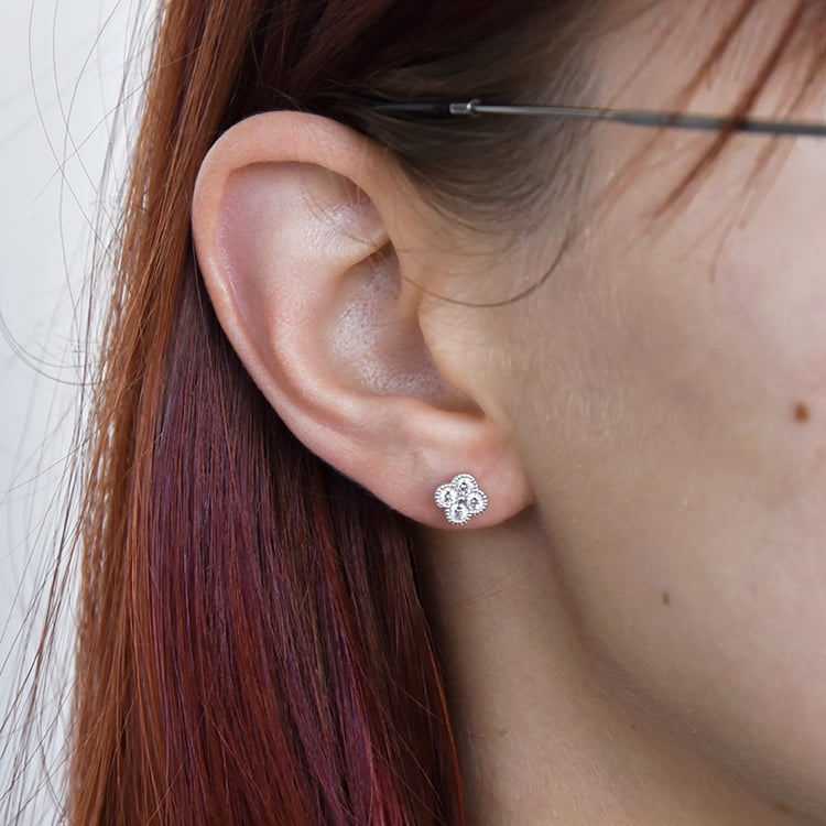 Ohrstecker mit einer Blume aus Lab Grown Diamanten Ellisha 110409
