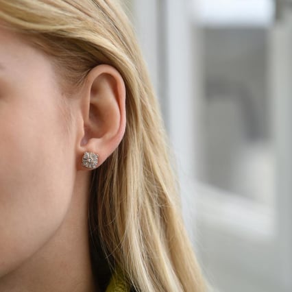 Silberne Ohrstecker voller Lab Grown Diamanten Jodene