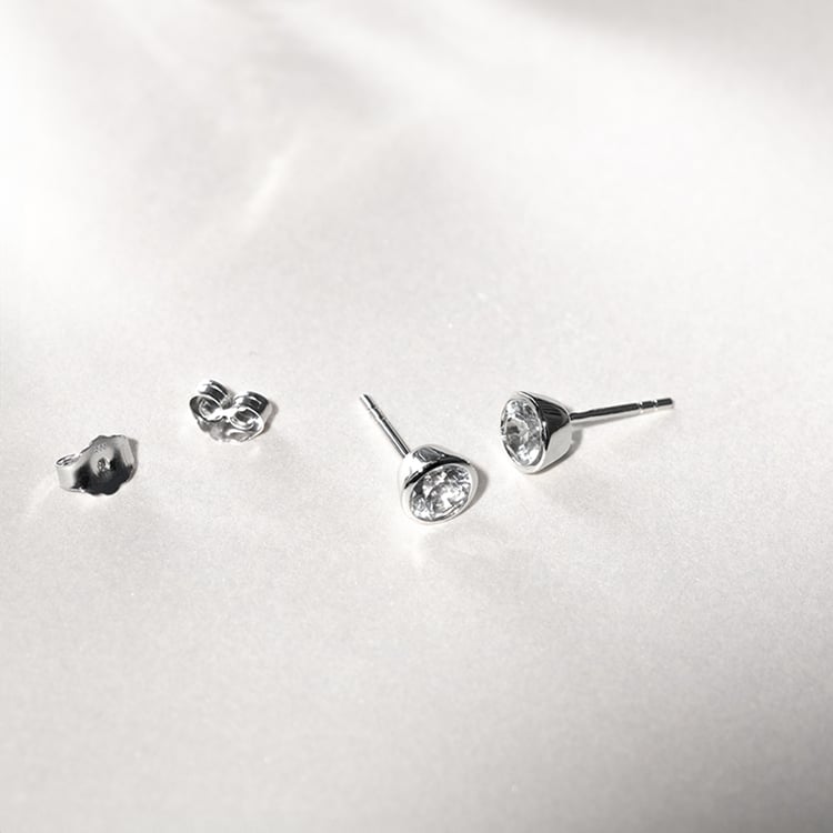 Bezel-Ohrringe mit Moissanit Wetty 131330