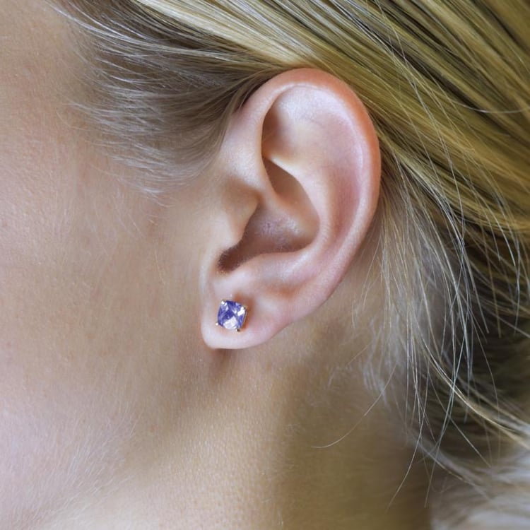 Goldene Kollektion von Schmuck mit Tansaniten Prentum 20243