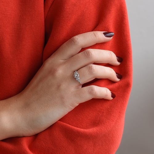 Goldener Halo Ring mit Lab Grown Diamanten Avila