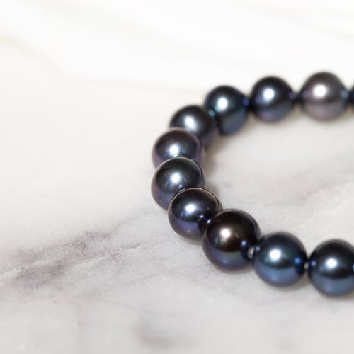 Goldenes Armband mit Perlen Hina