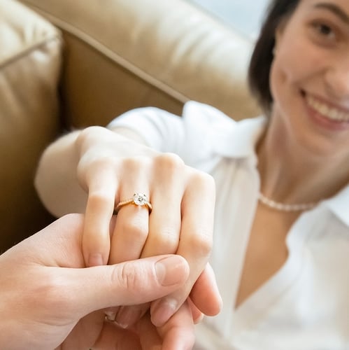 Verlobungsring mit Moissanit und Lab Grown Diamanten Ulani