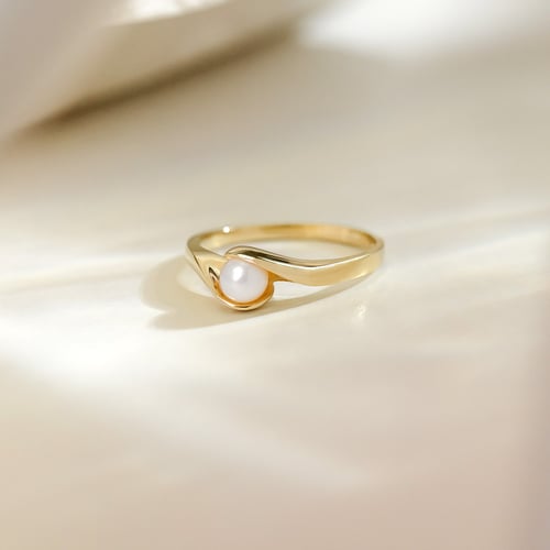 Goldener Verlobungsring mit Perle Sharvari