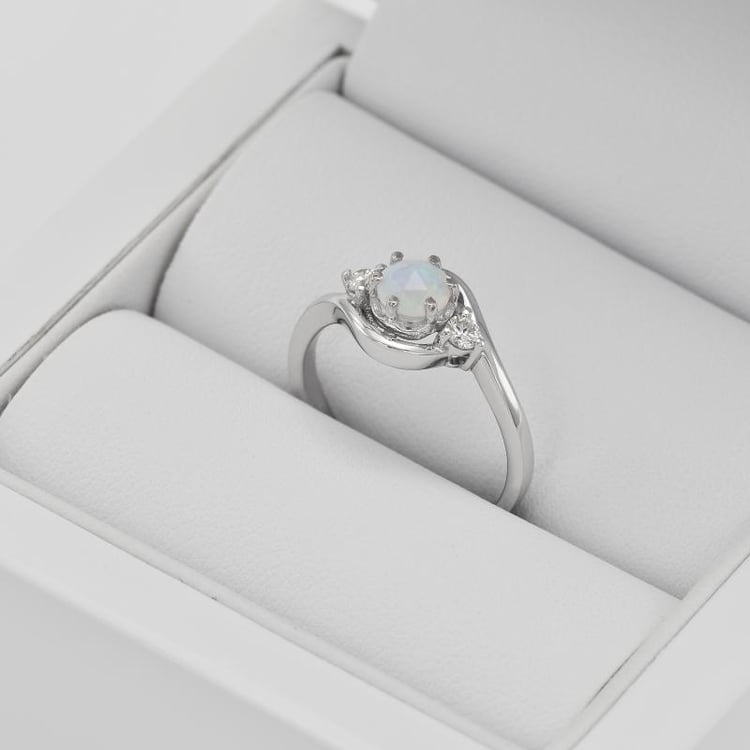 Goldener Verlobungsring mit Opal und Diamanten Eleie 29708