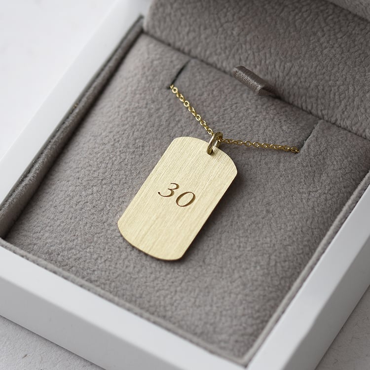 Goldene Halskette mit Gravur 58705