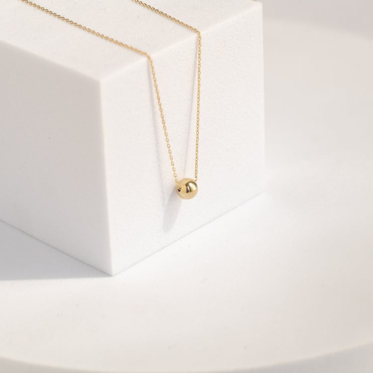 Goldene Kette mit einer Kugel Ina 143508