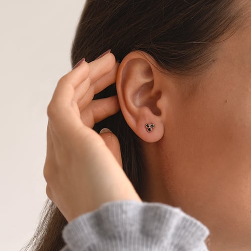 Goldene Ohrstecker mit schwarzen Diamanten Vallery