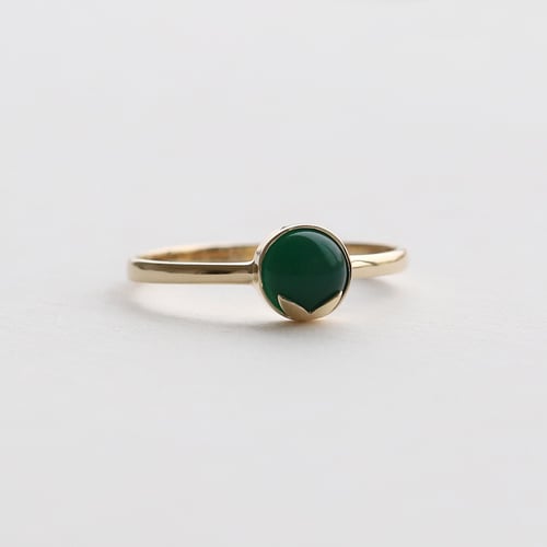 Goldring mit Cabochon-Onyx Yana