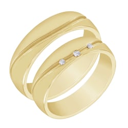 Goldener Ehering mit schlichter Gravur und Diamanten Zaila