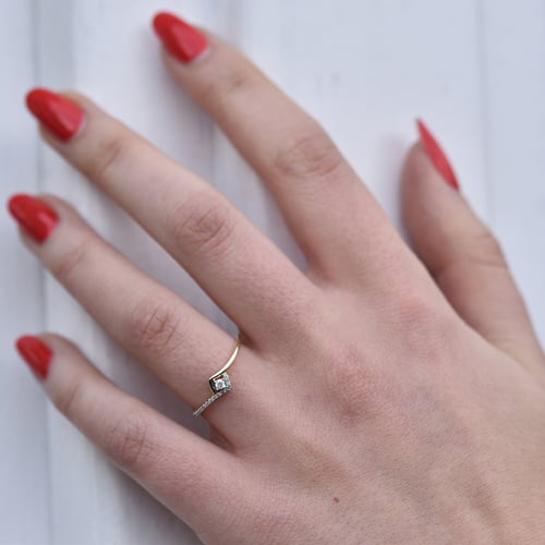 Goldener Verlobungsring mit Lab Grown Diamanten Anthia