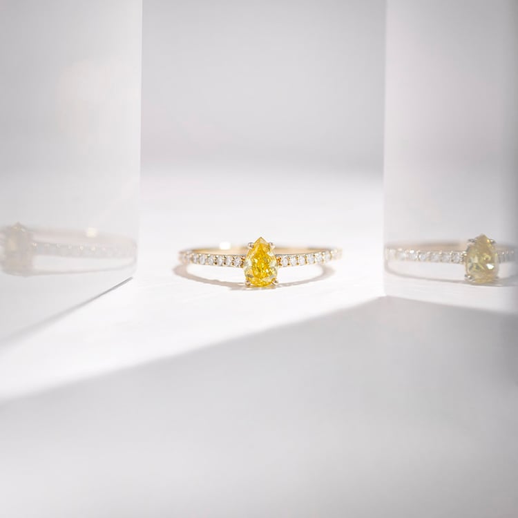 Verlobungsring mit einem IGI zertifizierten 0.44 ct gelben Lab Grown Diamanten Ernes 111349