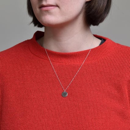 Platinanhänger mit schwarzem Diamant und Gravur nach Wahl Cassius