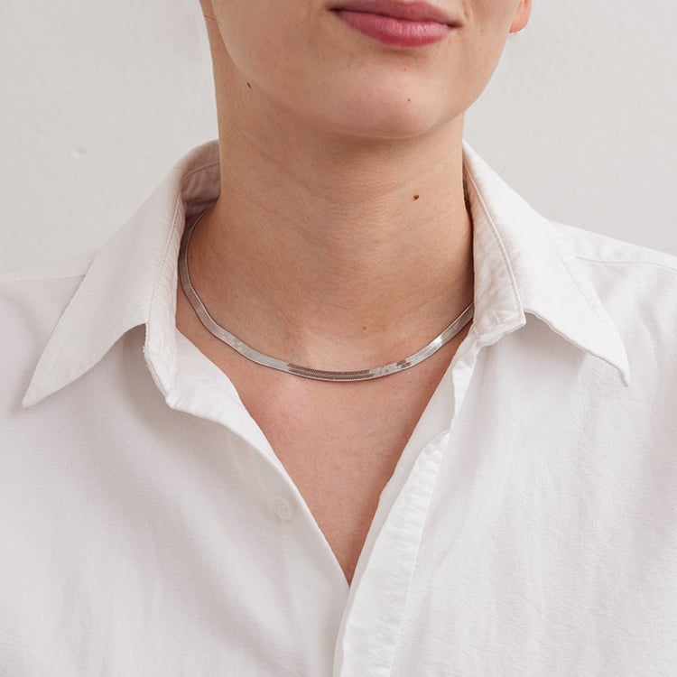 Flache silberne Kette im Fischgrätenmuster 45 cm 129907