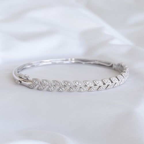 Silberner Armreif mit funkelnden Lab Grown Diamanten Ettore
