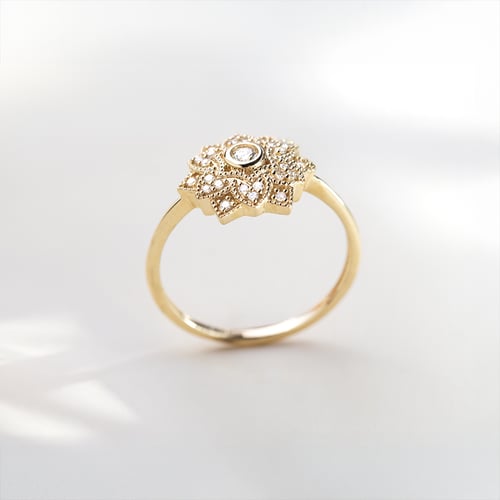 Goldenes Schmuckset mit Blüten und Diamanten Sharla