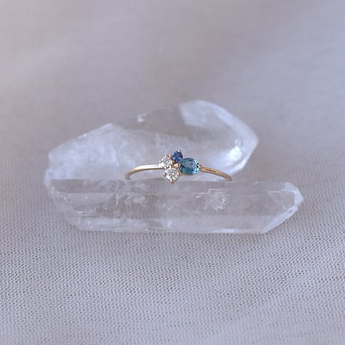 Goldener Cluster-Ring mit Topas, Saphir und Moissanit Avah