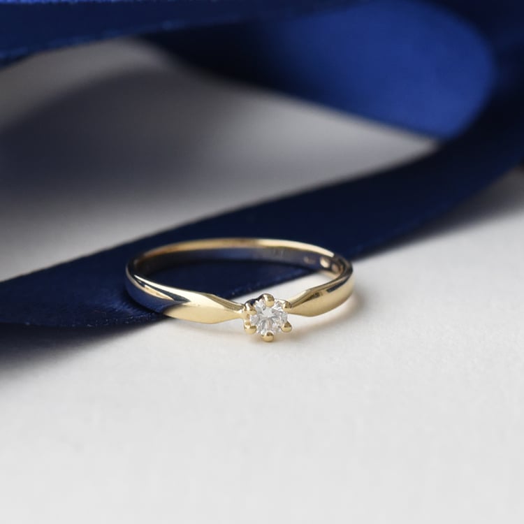 Verlobungsring aus Gold mit Diamanten 78442