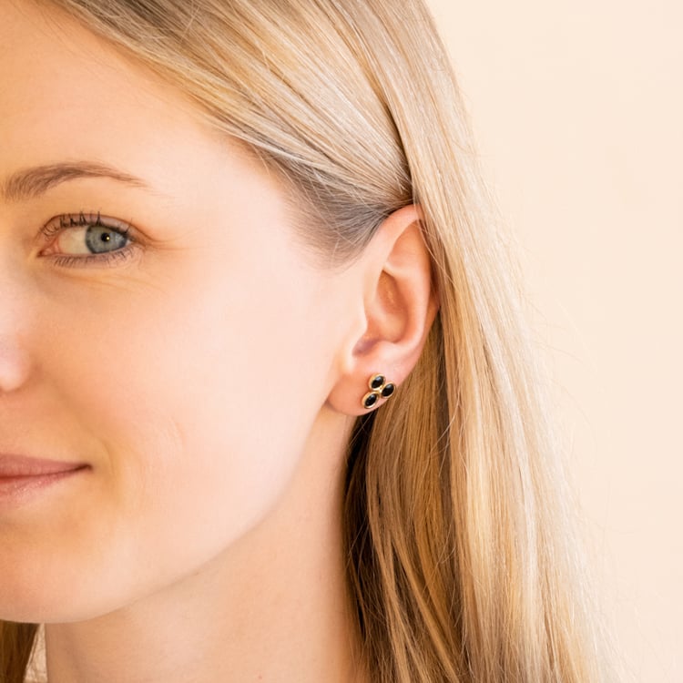 Silberne Ohrstecker mit schwarzen Onyxen Eira 102348