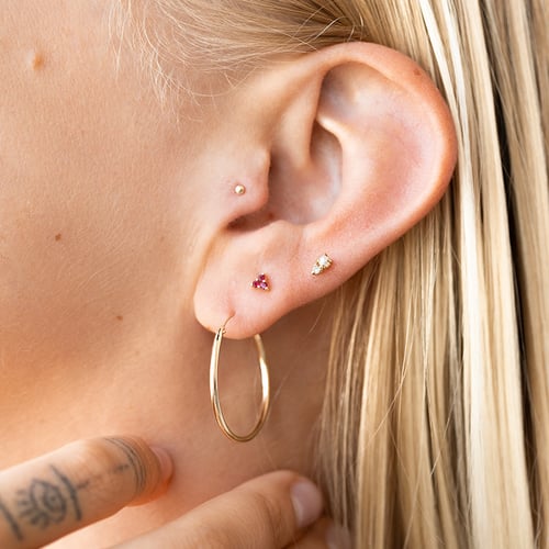 Goldener Piercing Ohrstecker mit Rubinen Masha