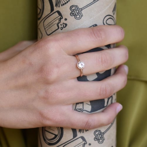 Ring aus Gold mit Morganit Swan