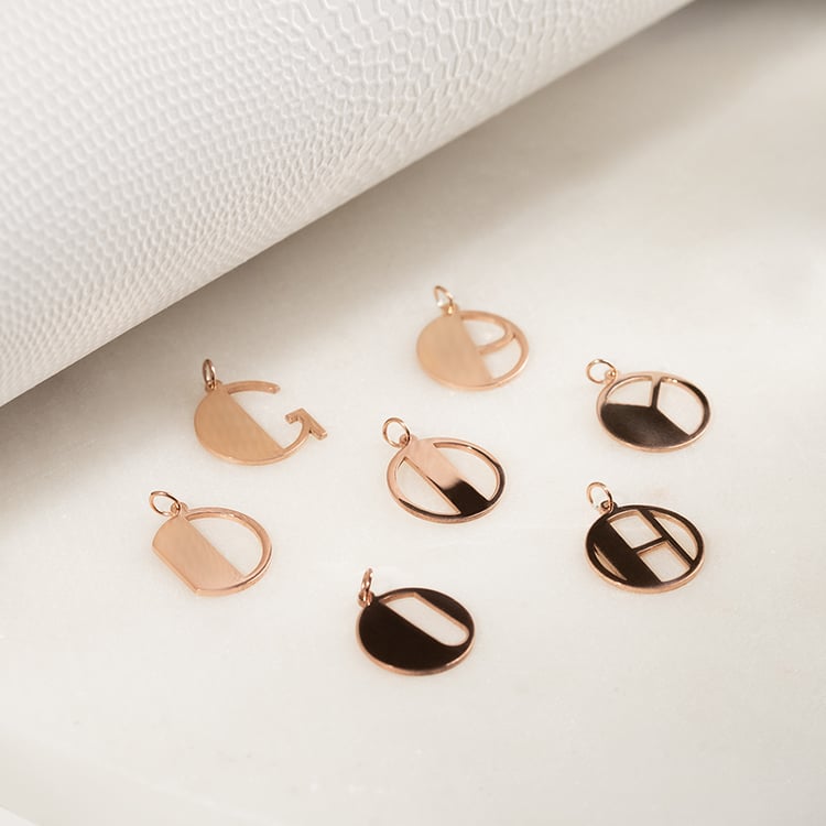 Anhänger mit ausgeschnittenem Buchstaben Alfabet 132910