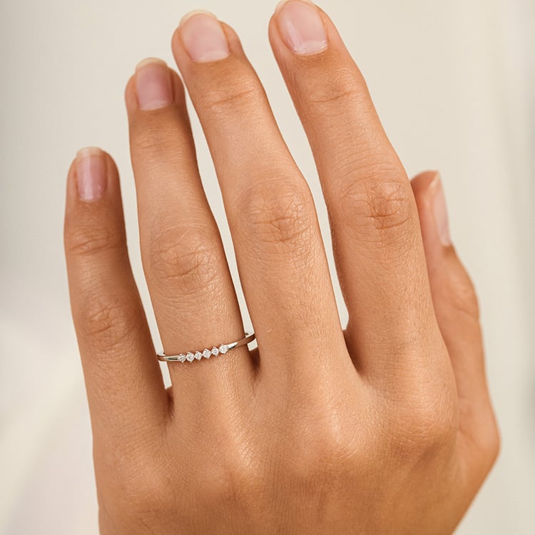 Minimalistischer Ring aus Gold mit Diamanten Casper 162800