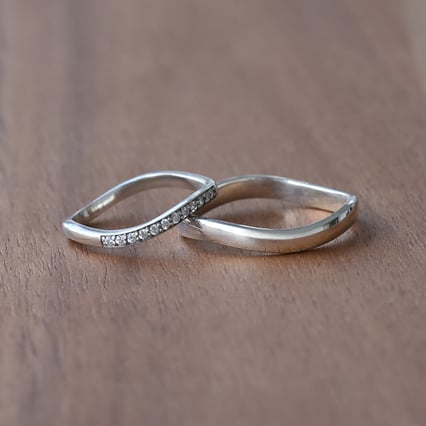 Unregelmäßige goldene Trauringe mit Diamanten Rahab