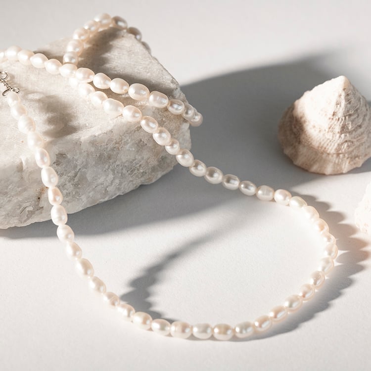 Silberne Kette mit weißen Perlen Babbles 112023