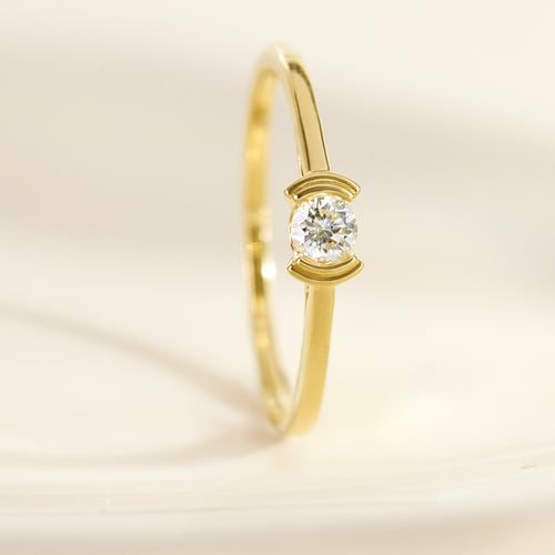 Minimalistischer Ring aus Gold mit Diamanten Otto