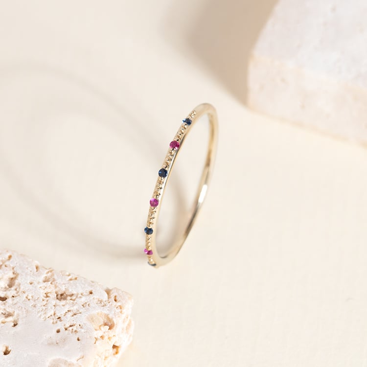 Minimalistischer Ring mit Saphiren und Rubinen Tess 149662