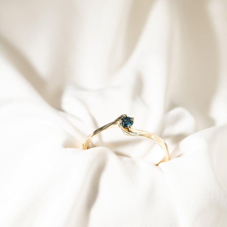 Verlobungsring mit blauem Diamant Patralika 119833