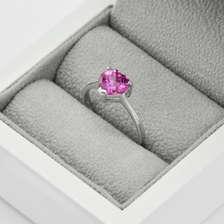 Goldener Ring mit Saphir in Eppi-Geschenkbox 39124