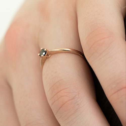 Verlobungsring mit schwarzem Diamanten Sevati