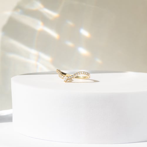 Eternityring in V-Form mit Diamanten Phineas