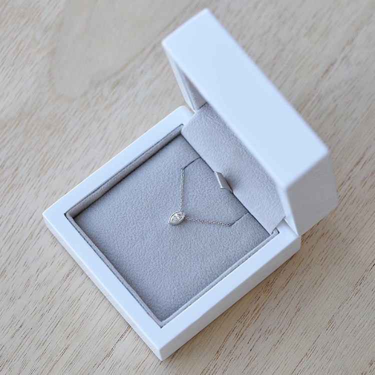 Gold Anhänger mit zertifiziertem Diamanten in Eppi-Geschenkbox 62669