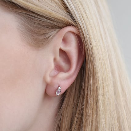 Goldene Cluster-Ohrringe mit Mondsteinen und Diamanten Herve