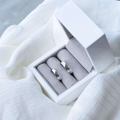 Design Eheringe aus Gold mit Muster Becy