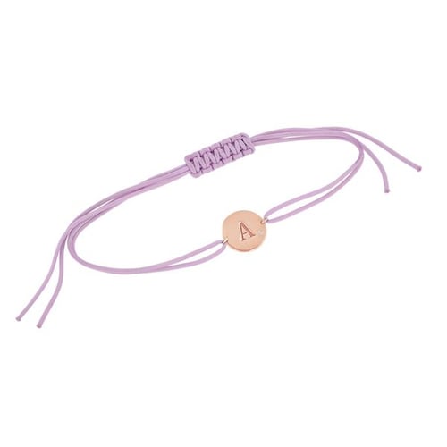 Armband mit einem silbernen Anhänger mit einem Diamanten und Gravur eines Buchstabens Frey