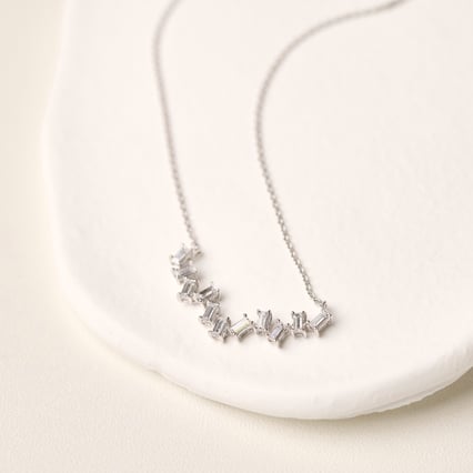 Moderne Goldene Halskette mit natürlichen Baguette-Diamanten Parvati